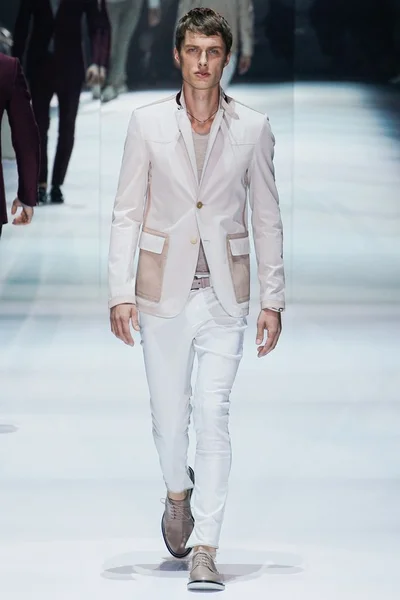 Look 12